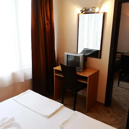 Hotel Varly Bryag 2*