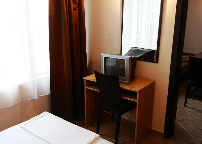 Hotel Varly Bryag 2*